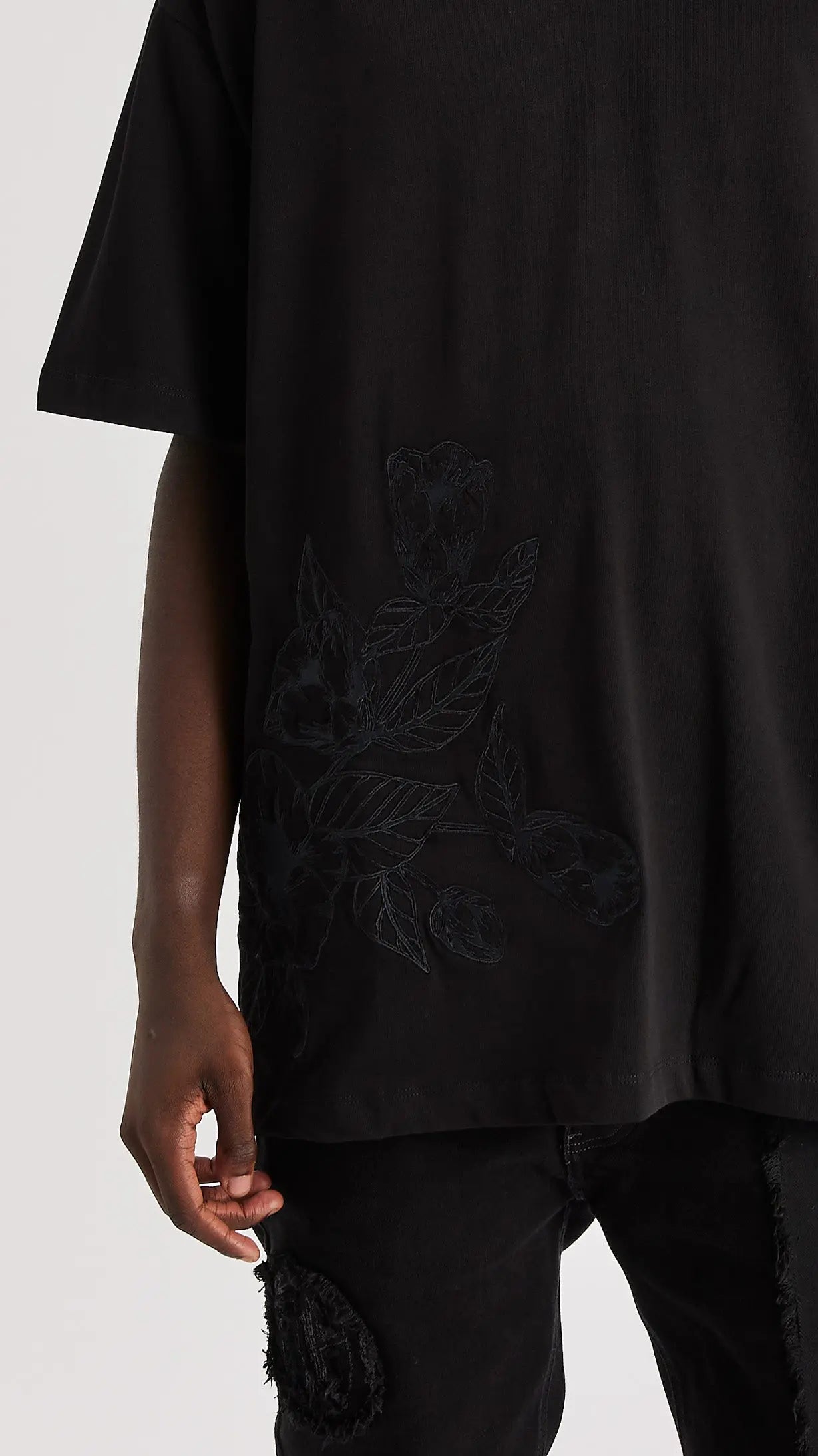 Black Floral Embroidered T-Shirt - ONLY THE BLIND™