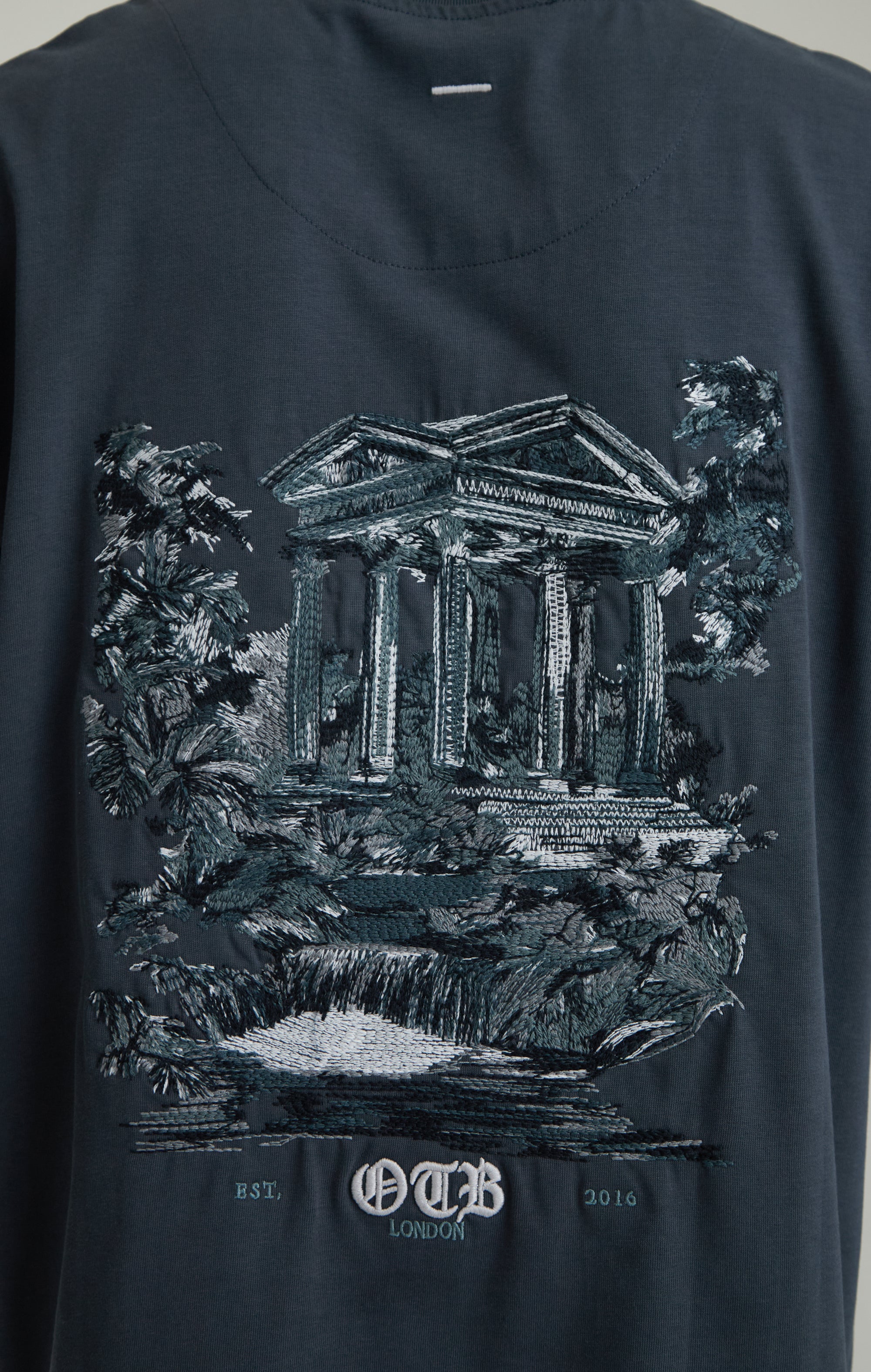 Verbotenes Wald-T-Shirt