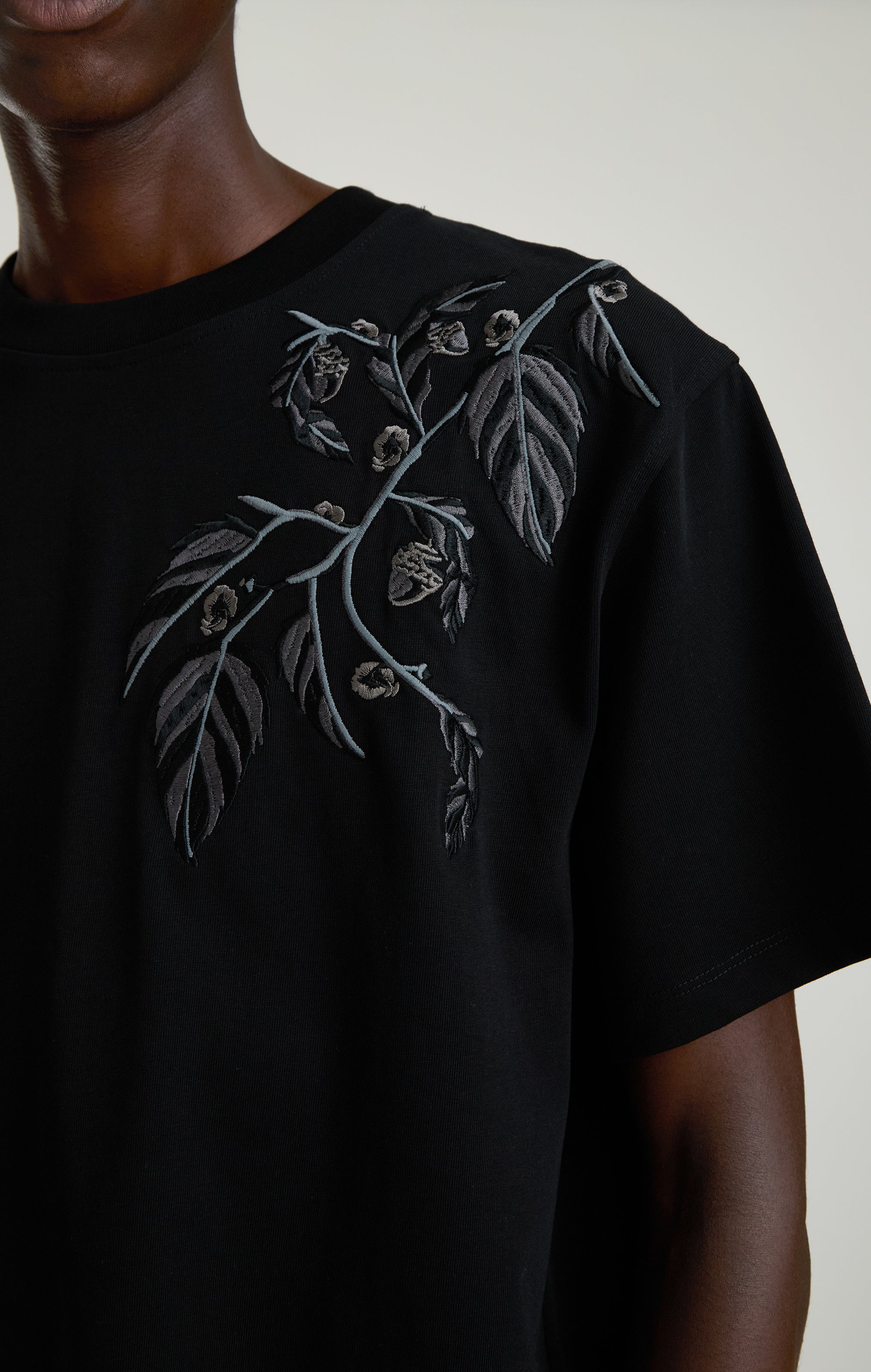 Schwarzes Eichel-T-Shirt
