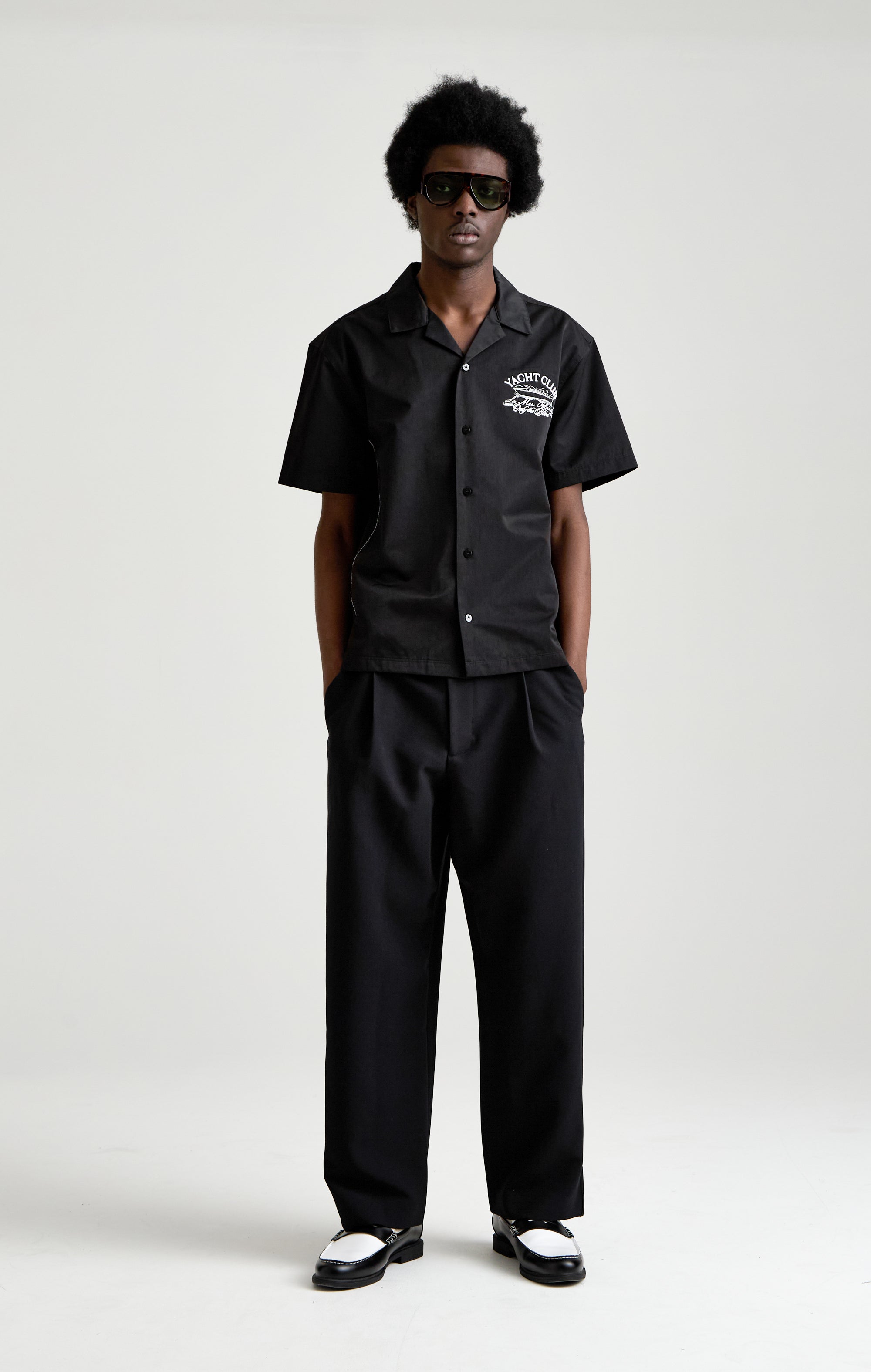 Schwarzer Yacht Club -Shirt