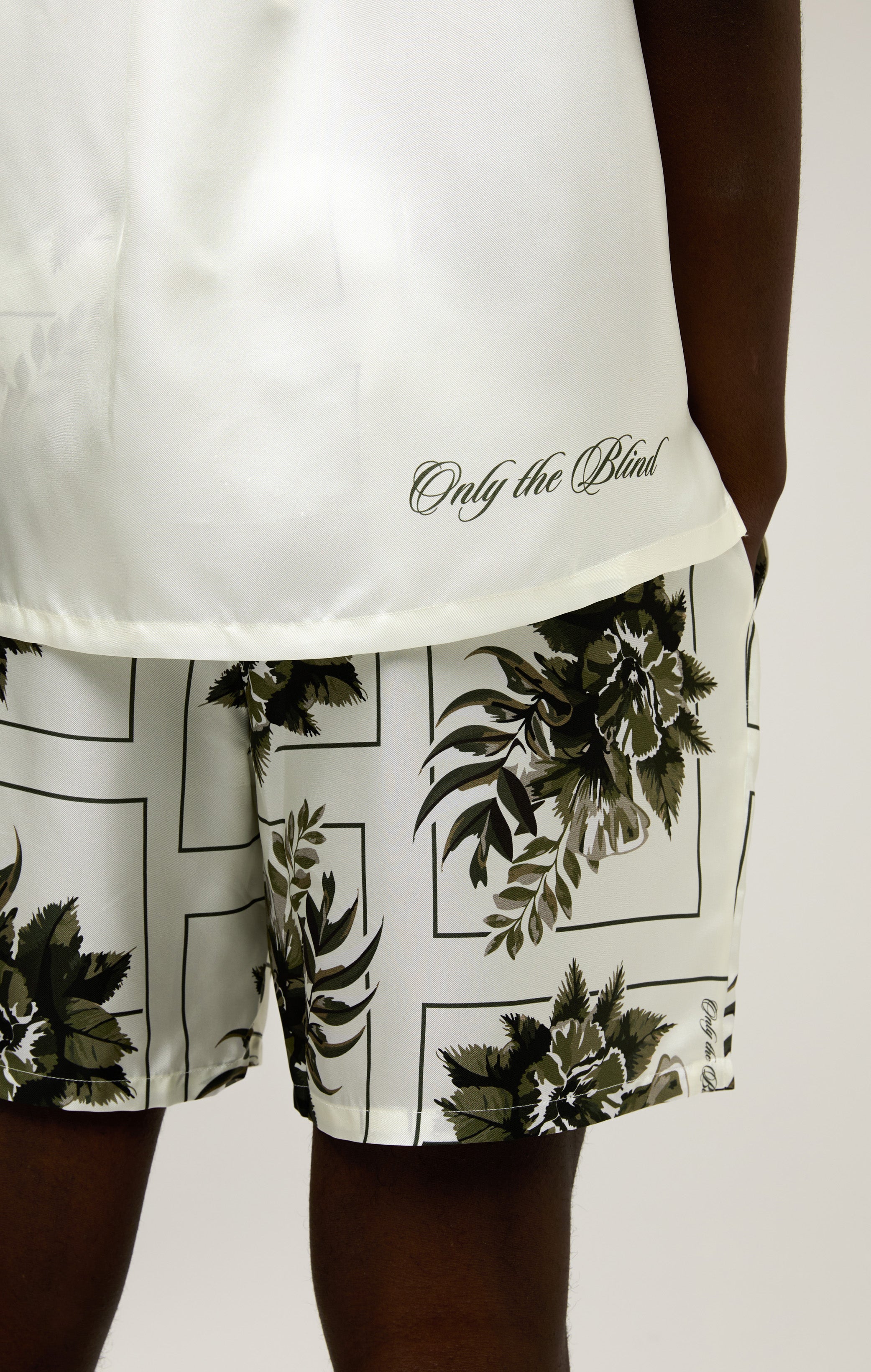 Botanische Seidenshorts