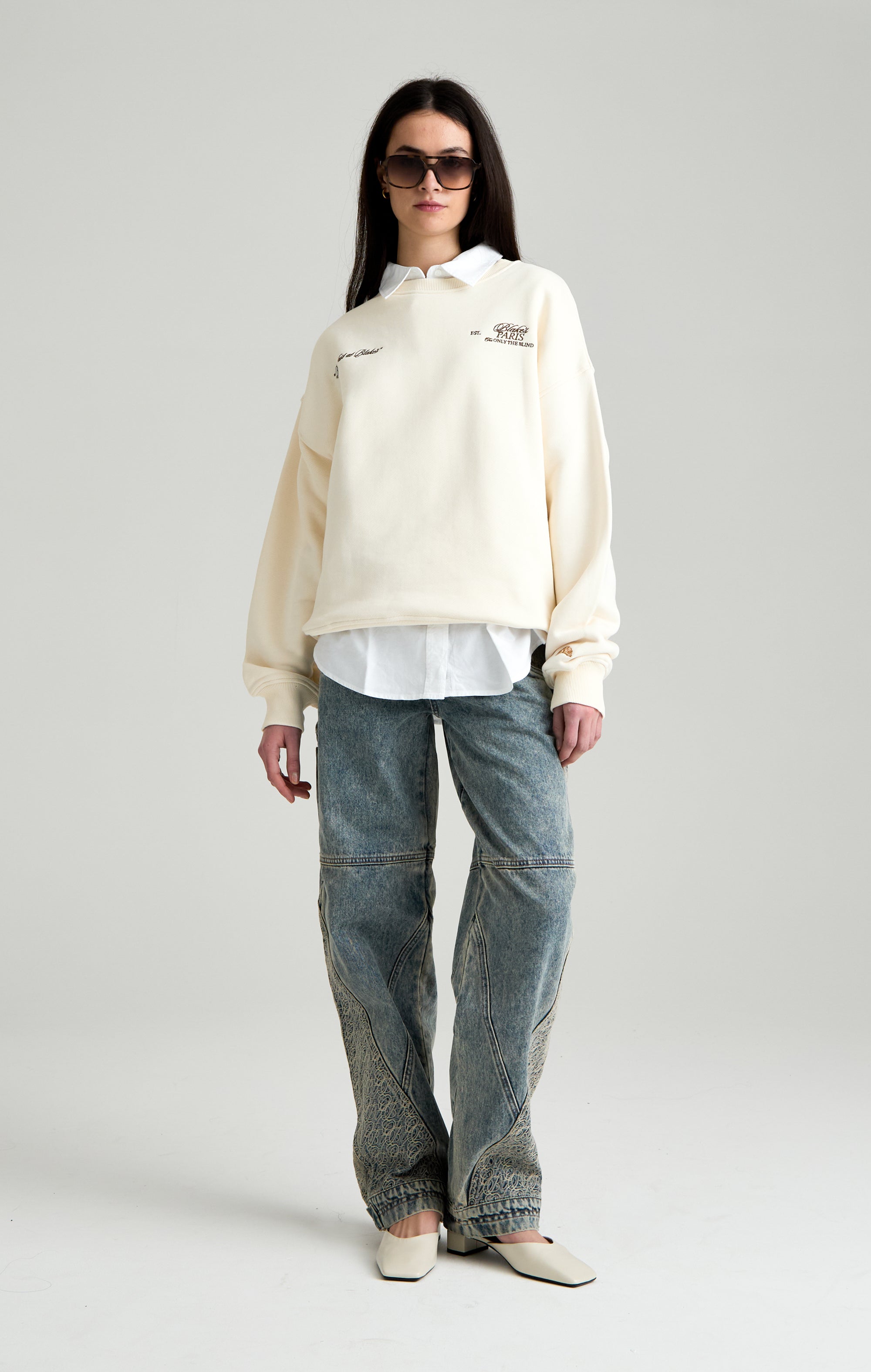 Frühstück in Blakes Sweatshirt