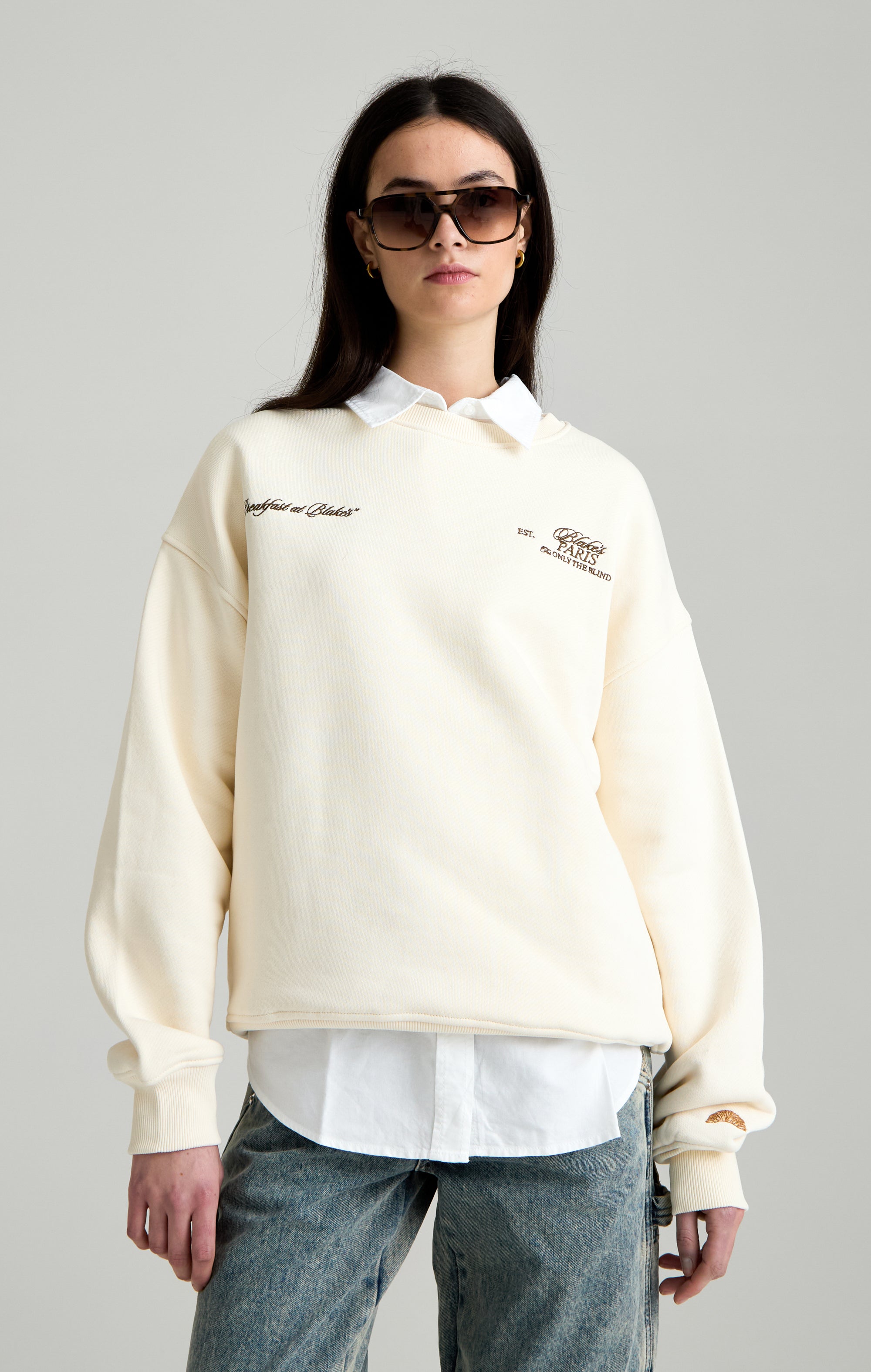 Frühstück in Blakes Sweatshirt