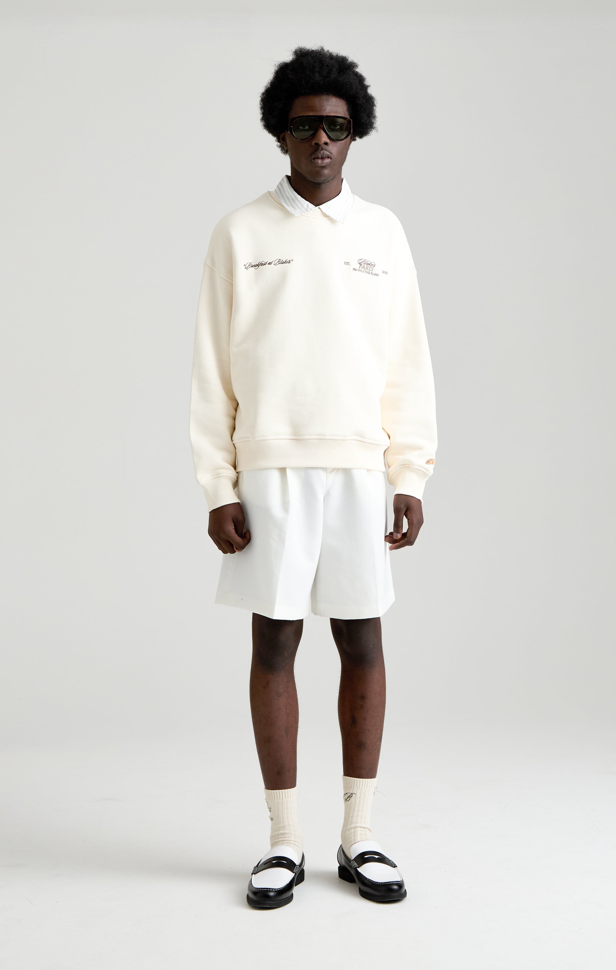 Frühstück in Blakes Sweatshirt