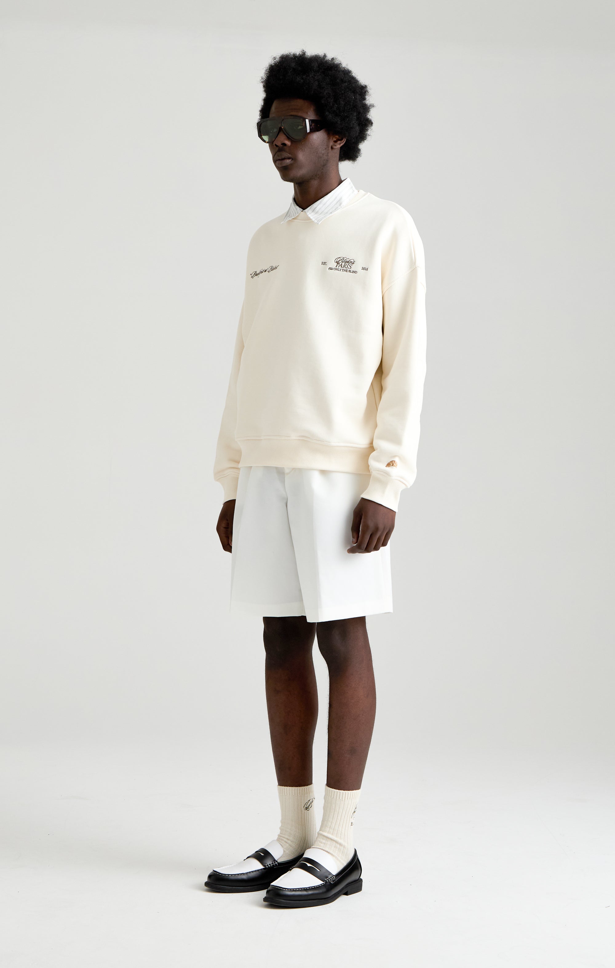 Frühstück in Blakes Sweatshirt