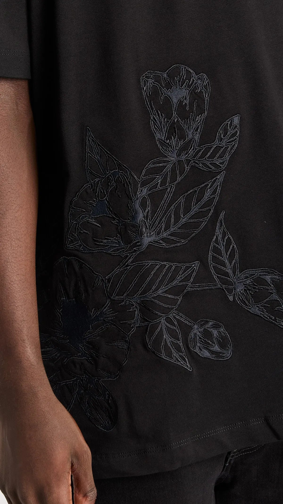 Black Floral Embroidered T-Shirt - ONLY THE BLIND™
