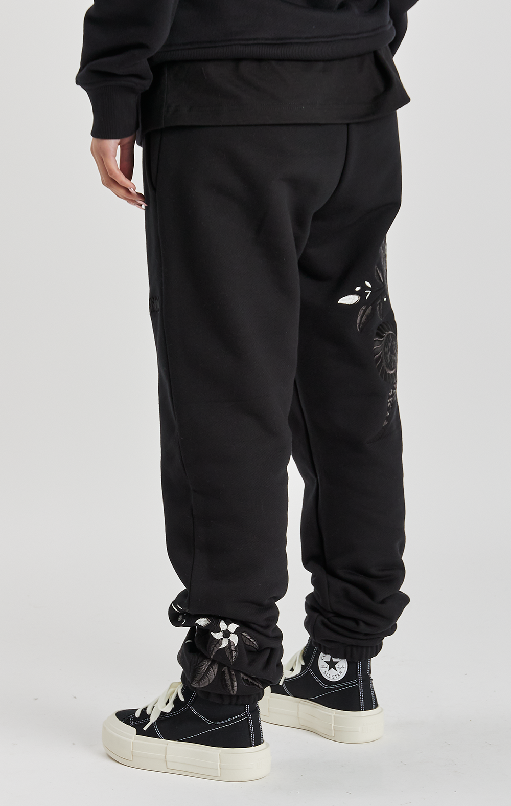 Night Python Embroidered Sweatpants - ONLY THE BLIND™