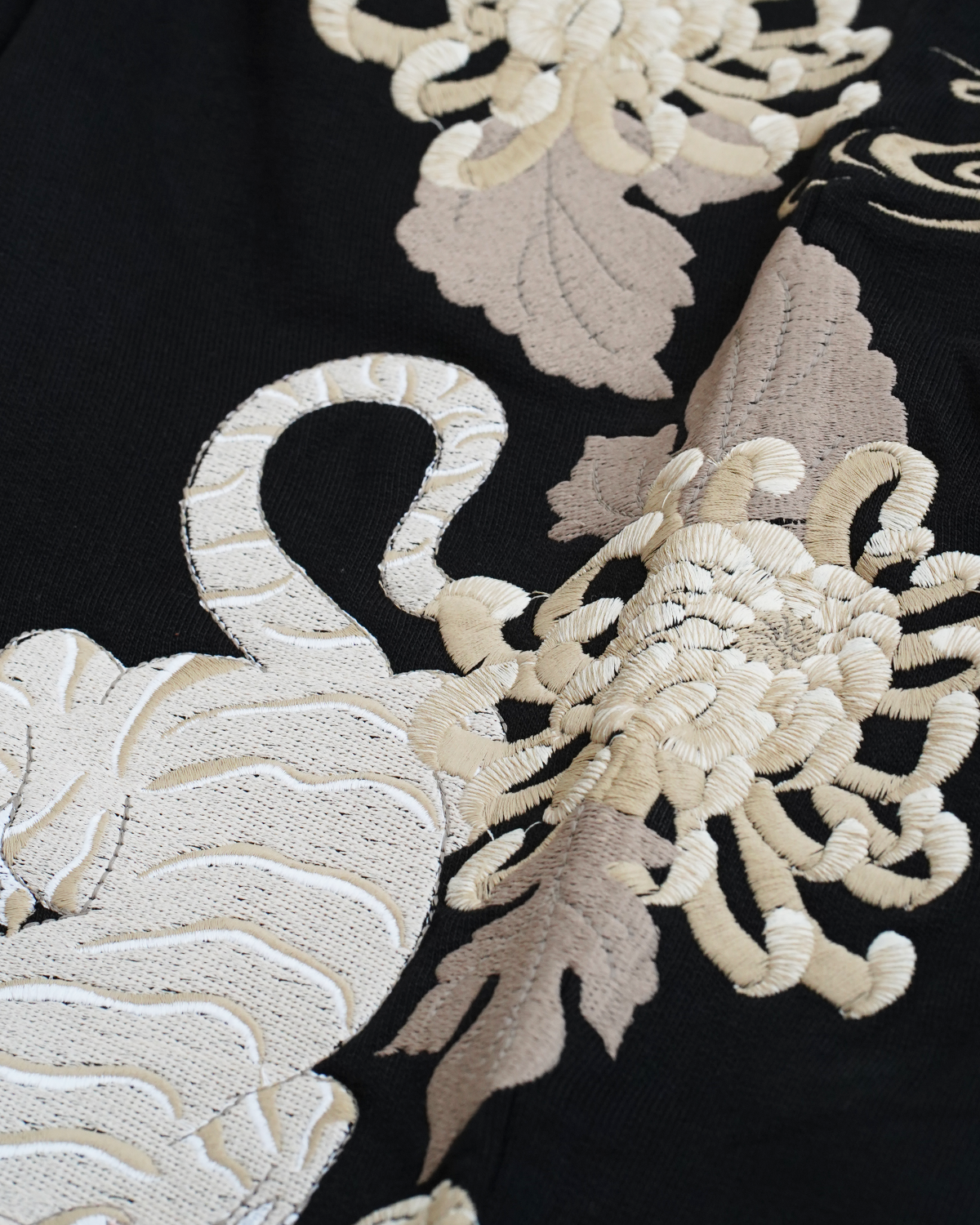 Black Koda Tiger Sweatpants - ONLY THE BLIND™