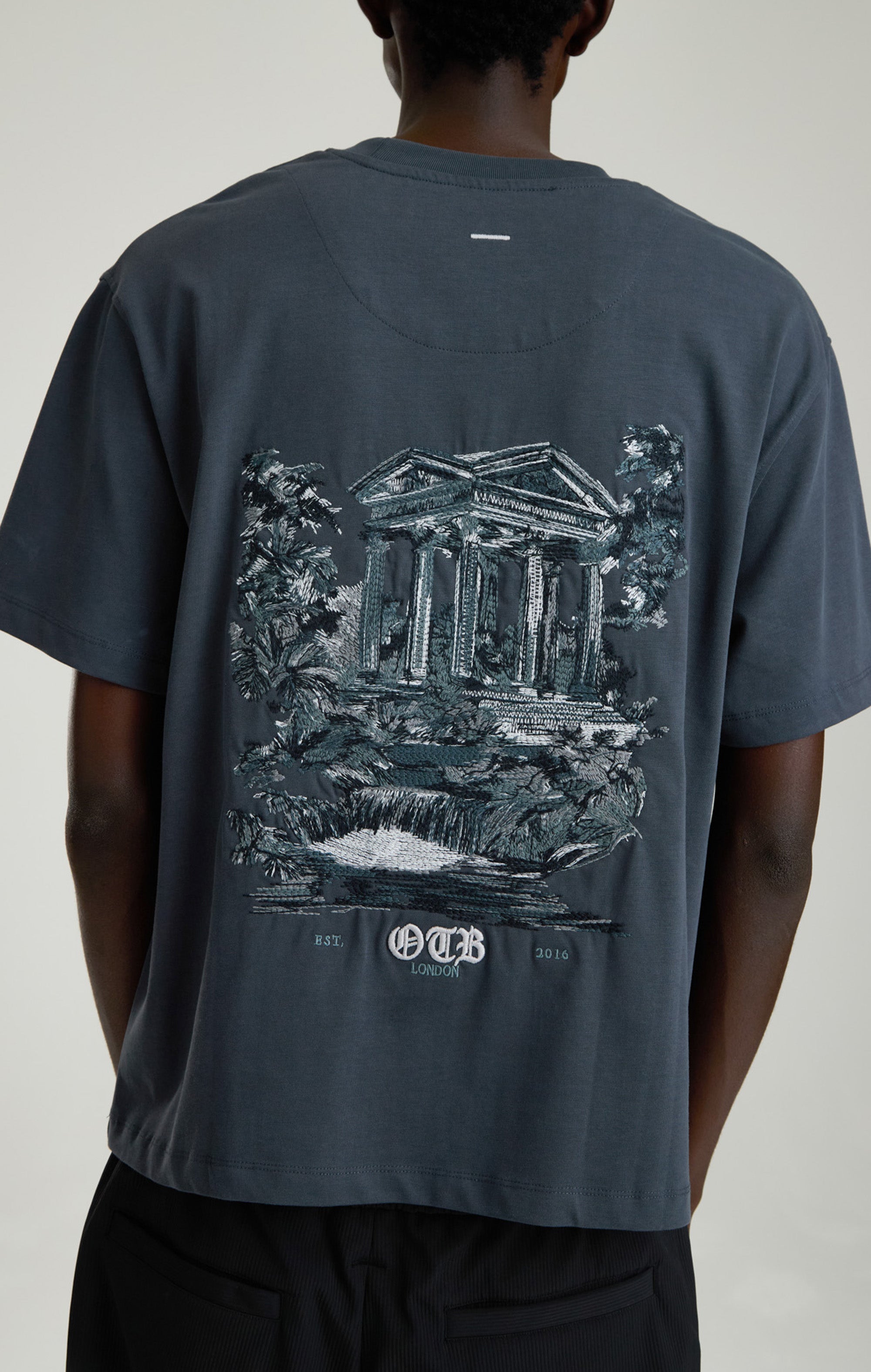 Verbotenes Wald-T-Shirt