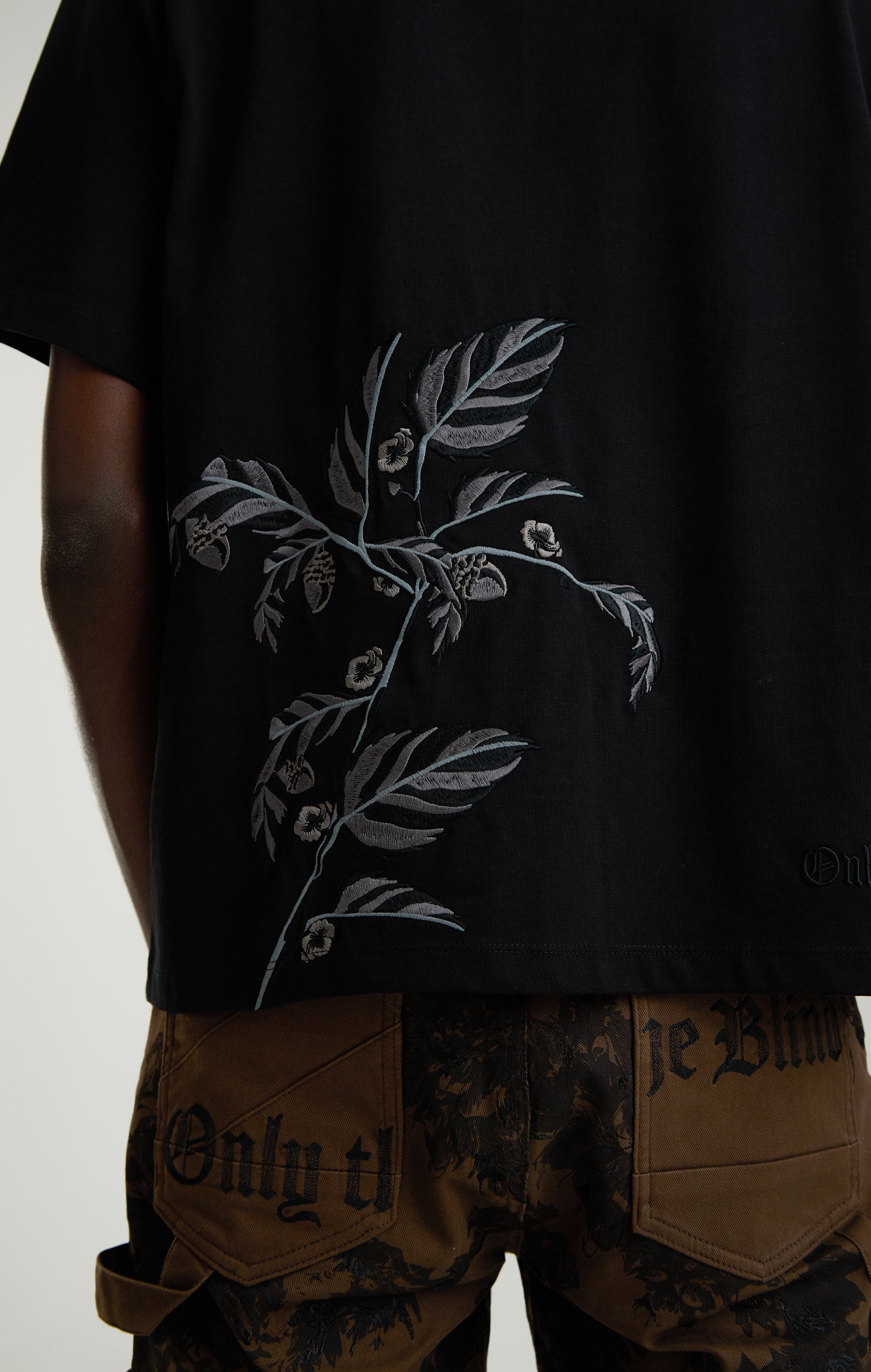 Schwarzes Eichel-T-Shirt