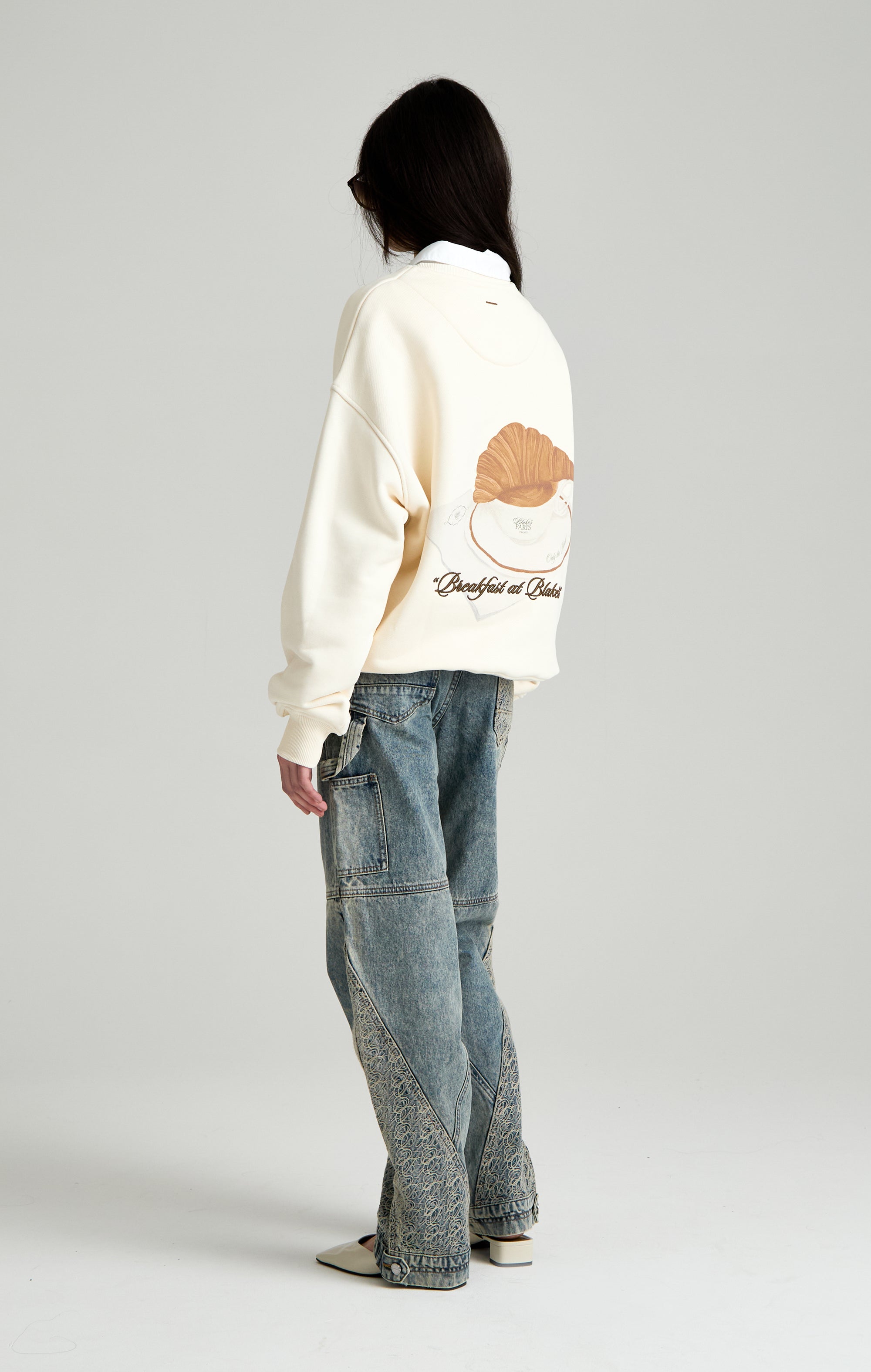 Frühstück in Blakes Sweatshirt