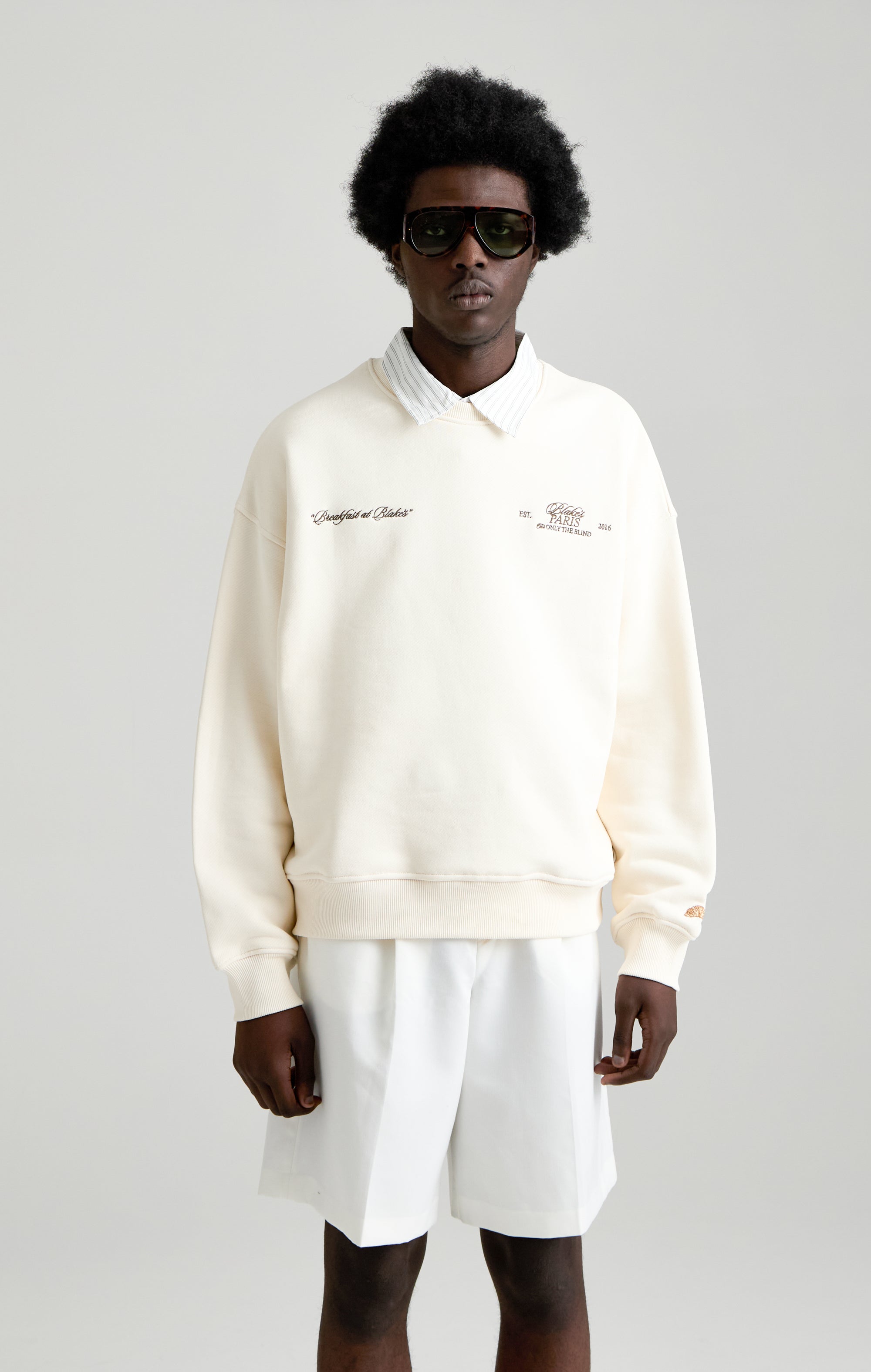 Frühstück in Blakes Sweatshirt