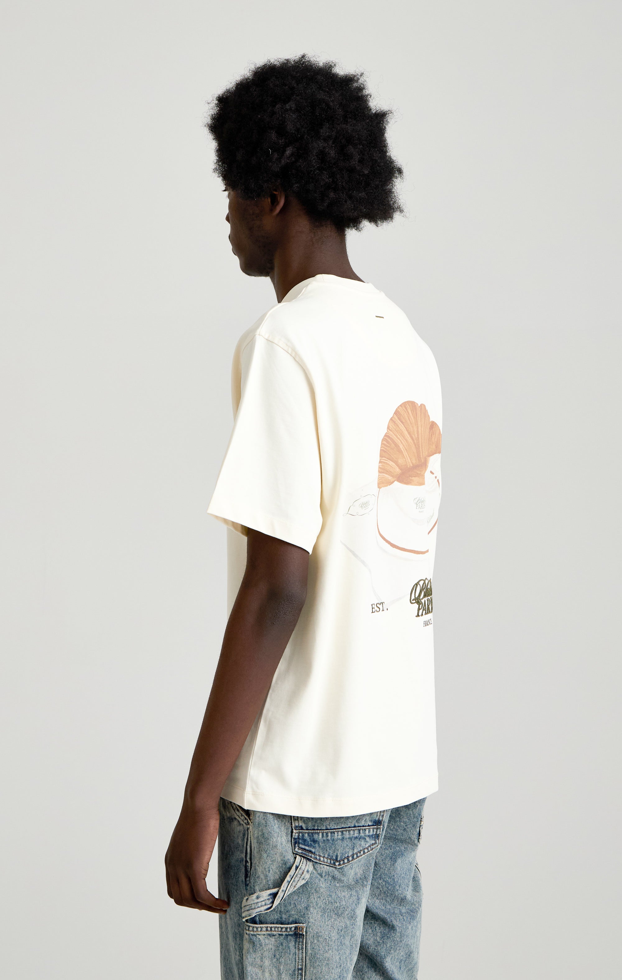 Frühstück in Blakes T-Shirt
