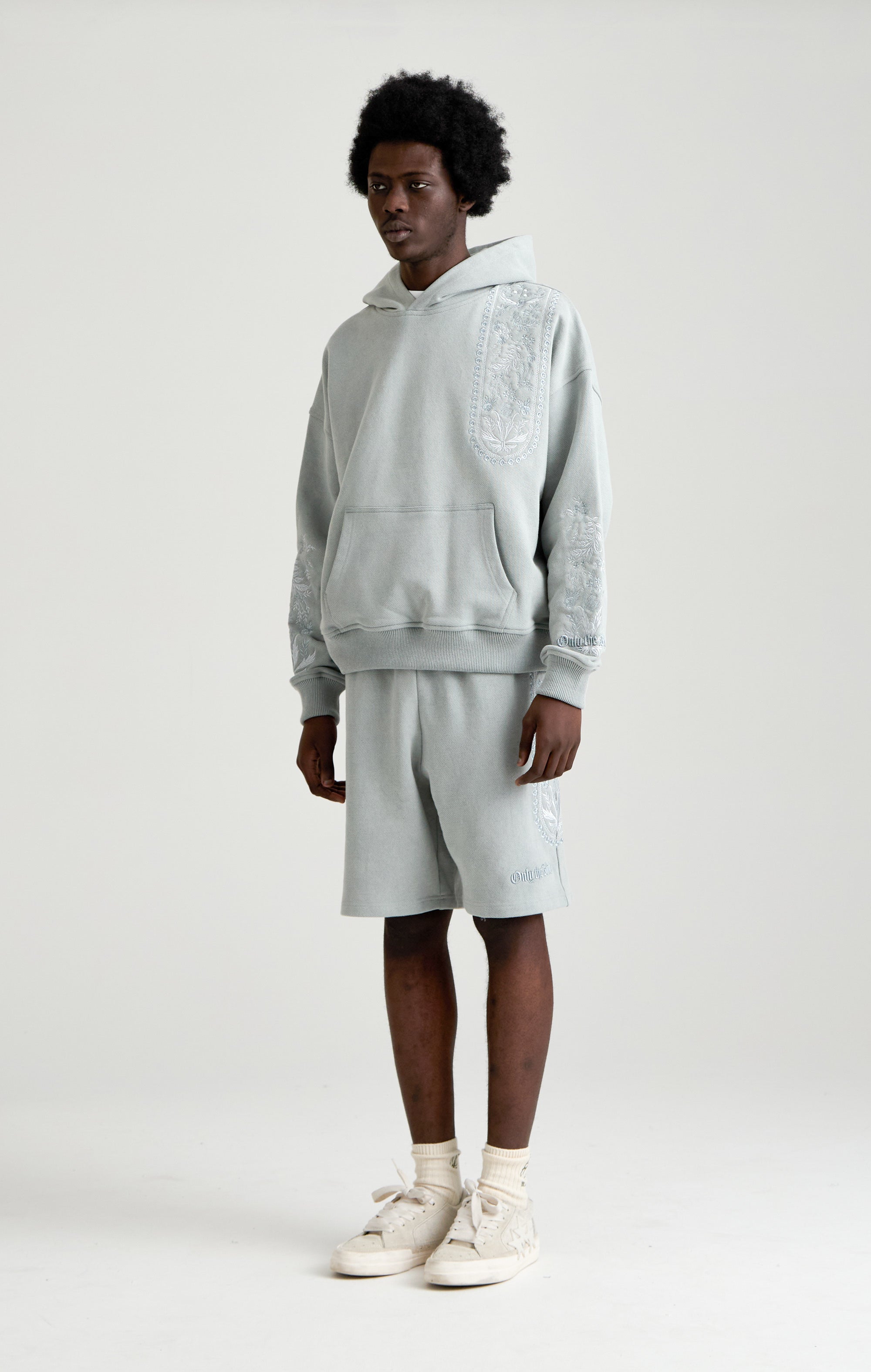 Tapisserie in grauem Kurzfilm